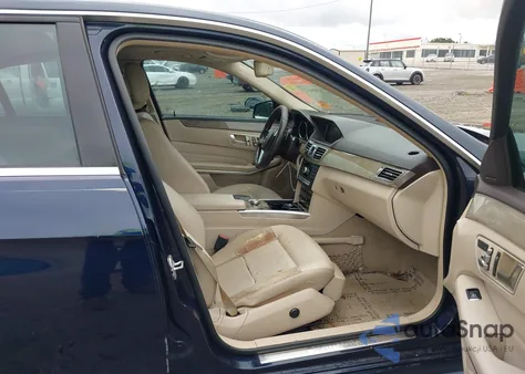 2014 Mercedes-Benz E 350 z USA, uszkodzony, nr VIN WDDHF5KB0EA889239